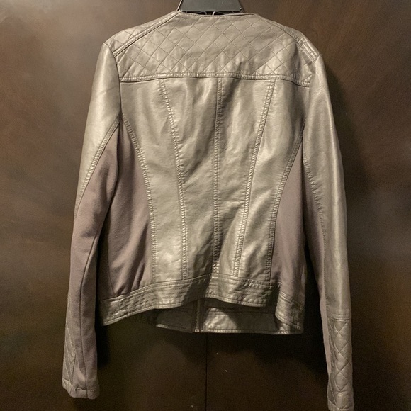 Faux Leather/cloth MAURICES—SIZE L - Picture 2 of 10